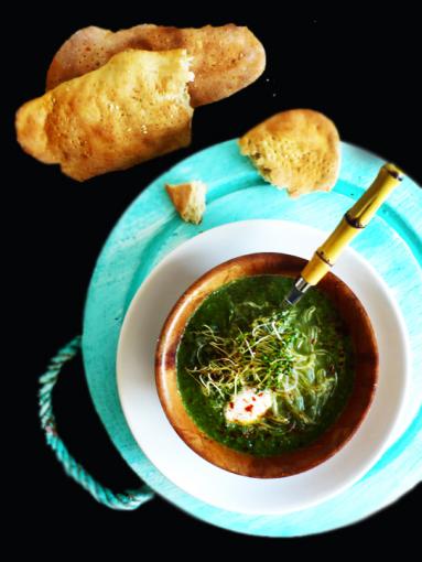 Zdjęcie - Wielkanocna zupa ze świeżego szpinaku i imbiru - Przepisy kulinarne ze zdjęciami