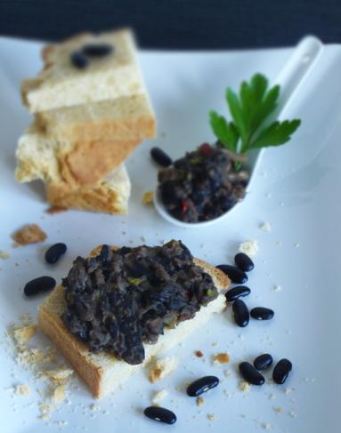 Zdjęcie - Meksykańska pasta z czarnej fasoli - Przepisy kulinarne ze zdjęciami