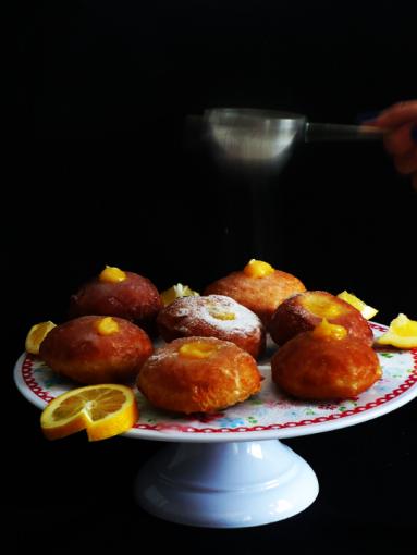 Zdjęcie - Cytrynowe pączki z lemon curd - Przepisy kulinarne ze zdjęciami