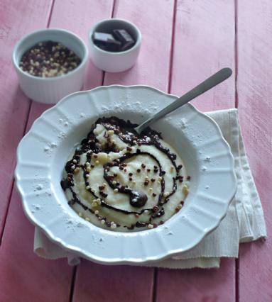 Zdjęcie - Śniadanie do łóżka #25: Kasza manna na mleku kokosowym z czekoladą - Przepisy kulinarne ze zdjęciami