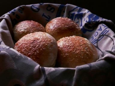 Zdjęcie - Jogurtowe bułeczki z kuskusem i karmelizowaną cebulą - Przepisy kulinarne ze zdjęciami