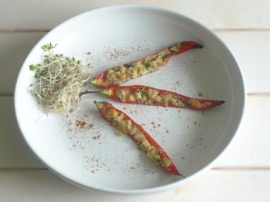 Zdjęcie - Papryczki chilli faszerowane krewetkami - Przepisy kulinarne ze zdjęciami