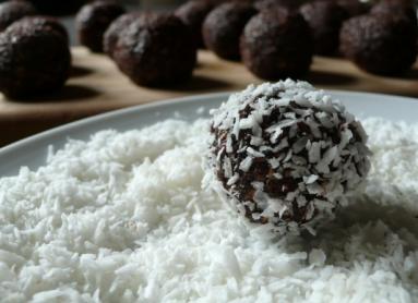 Zdjęcie - Słodka sobota #22: Szwedzkie czekoladowe kulki (Chokladbollar) - Przepisy kulinarne ze zdjęciami