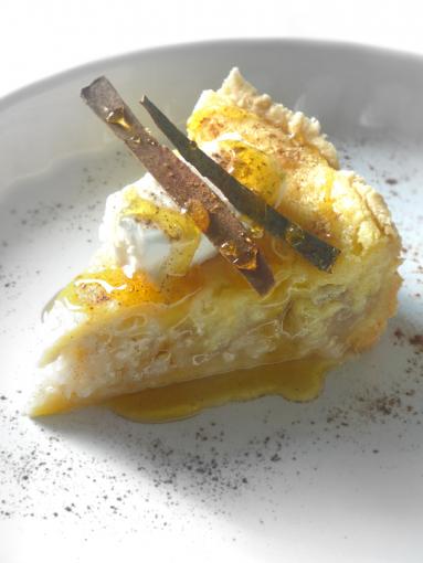 Zdjęcie - Słodka sobota #19: Gorąca szarlotka z kremem francuskim i lodami - Przepisy kulinarne ze zdjęciami