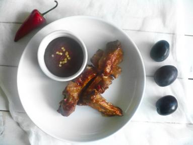Zdjęcie - Pikantne żeberka z sosem śliwkowym BBQ - Przepisy kulinarne ze zdjęciami