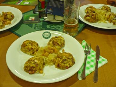 Zdjęcie - Czeskie knedliky z kiszoną kapustą zasmażaną - Przepisy kulinarne ze zdjęciami