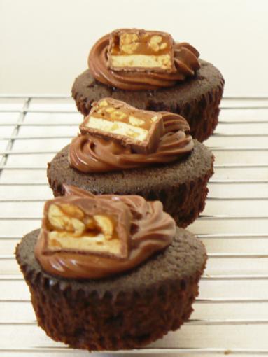 Zdjęcie - Słodka sobota #13: Snickers mud cakes - Przepisy kulinarne ze zdjęciami