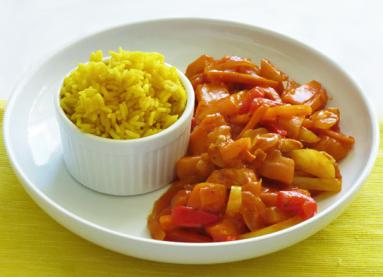 Zdjęcie - Słodko-kwaśny kurczak z żółtym ryżem - Przepisy kulinarne ze zdjęciami