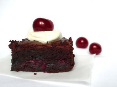 Zdjęcie - Słodka sobota #11: Brownie z wiśniami - Przepisy kulinarne ze zdjęciami