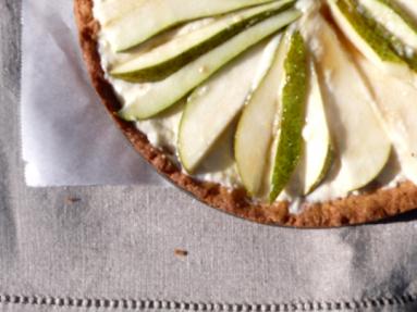 Zdjęcie - Tarta gruszkowa z kremem migdałowym - Przepisy kulinarne ze zdjęciami