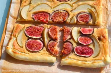Zdjęcie - Ciasto francuskie z figami i gruszką na chałwowym kremie - Przepisy kulinarne ze zdjęciami