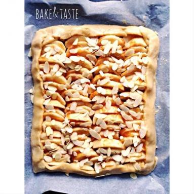 Zdjęcie - Tarta z mąki pełnoziarnistej. Z jabłkami - Przepisy kulinarne ze zdjęciami