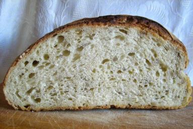Zdjęcie - Chleb pszenny na zakwasie z sezamem - Przepisy kulinarne ze zdjęciami
