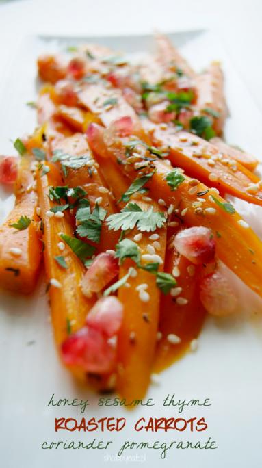 Zdjęcie - Pieczone marchewki na słodko z sezamem - Przepisy kulinarne ze zdjęciami