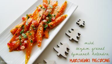 Zdjęcie - Pieczone marchewki na słodko z sezamem - Przepisy kulinarne ze zdjęciami