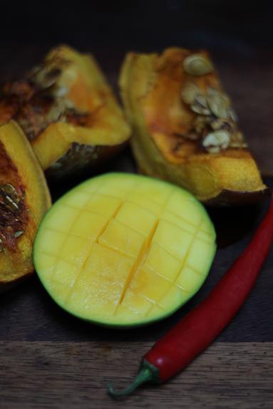 Zdjęcie - Chleb dyniowy z mango i chilli na zakwasie - Przepisy kulinarne ze zdjęciami