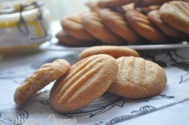 Zdjęcie - Waniliowe ciasteczka z masłem orzechowym - Przepisy kulinarne ze zdjęciami