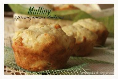 ZdjÄcie - Muffiny z parmezanem i oliwkami - Przepisy kulinarne ze zdjÄciami