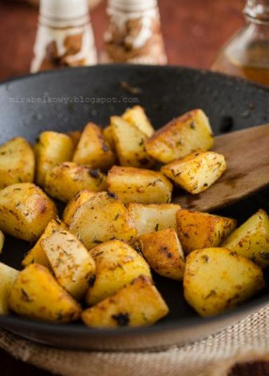 Zdjęcie - Pikantne ziemniaczki z patelni - Przepisy kulinarne ze zdjęciami