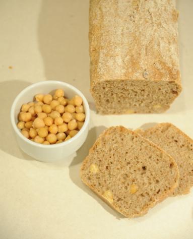 Zdjęcie - Chleb z ciecierzycą na zakwasie - Przepisy kulinarne ze zdjęciami