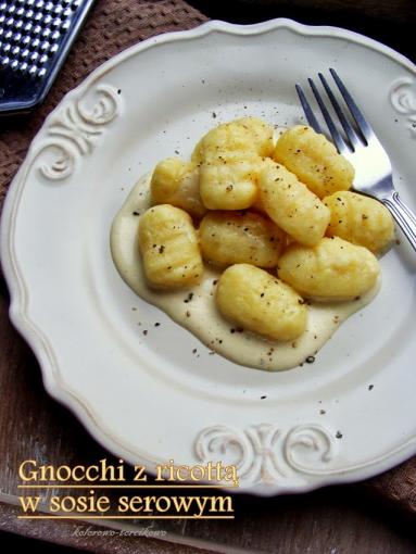 Zdjęcie - Gnocchi z ricottą w sosie serowym - Przepisy kulinarne ze zdjęciami