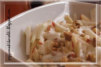 ZdjÄcie - Salatka z jablka i kalarepy - Przepisy kulinarne ze zdjÄciami