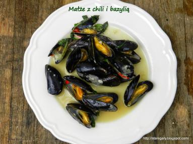 Zdjęcie - Małże z chili i bazylią - Przepisy kulinarne ze zdjęciami