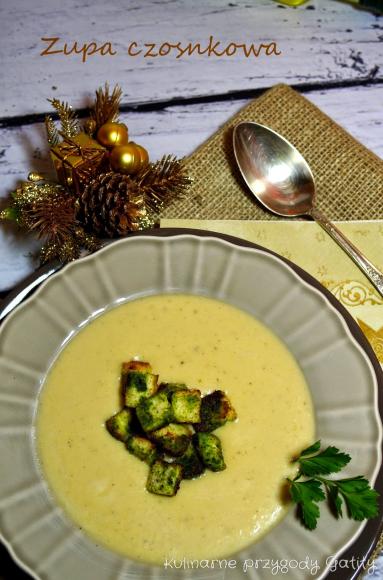 Zdjęcie - Zupa czosnkowa  z ziołowymi grzankami - Przepisy kulinarne ze zdjęciami