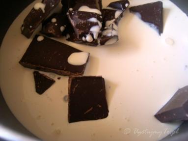 Zdjęcie - Ciasto czekoladowe z kremem - Przepisy kulinarne ze zdjęciami