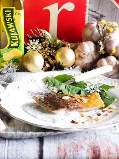 Zdjęcie - Karp z musem chrzanowym i prażonymi migdałami / Carp with horseradish mousse and roasted almonds - Przepisy kulinarne ze zdjęciami