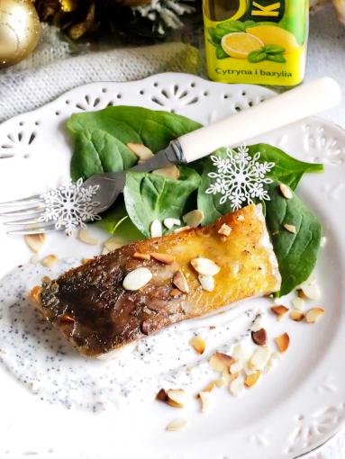 Zdjęcie - Karp z musem chrzanowym i prażonymi migdałami / Carp with horseradish mousse and roasted almonds - Przepisy kulinarne ze zdjęciami