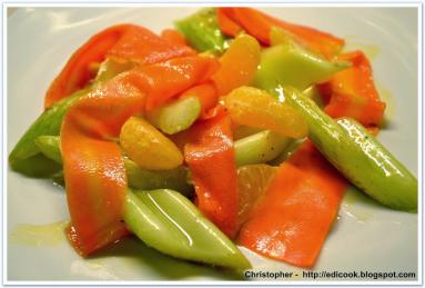 Zdjęcie - Smażone selery naciowe z marchewką i mandarynkami - Przepisy kulinarne ze zdjęciami