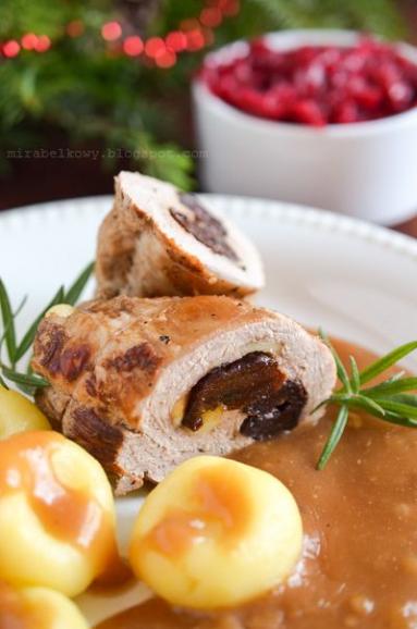Zdjęcie - Polędwiczki wieprzowe nadziewane suszonymi śliwkami i wędzonym serem - Przepisy kulinarne ze zdjęciami