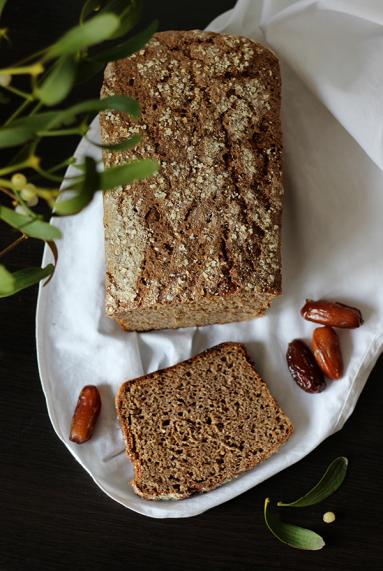 Zdjęcie - Pełnoziarnisty chleb daktylowy na zakwasie - Przepisy kulinarne ze zdjęciami