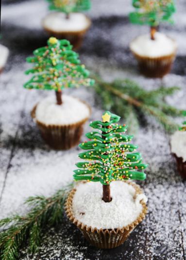 Zdjęcie - Świąteczne babeczki z choinką - Przepisy kulinarne ze zdjęciami