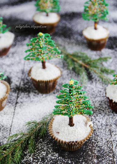 Zdjęcie - Świąteczne babeczki z choinką - Przepisy kulinarne ze zdjęciami