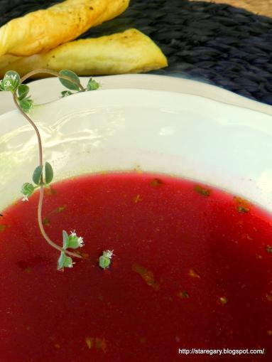 Zdjęcie - Czerwony barszczyk na  mięsnym wywarze - Przepisy kulinarne ze zdjęciami