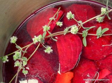 Zdjęcie - Czerwony barszczyk na  mięsnym wywarze - Przepisy kulinarne ze zdjęciami