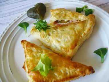Zdjęcie - Na Sylwestra. Francuskie rożki z serem, szynką i ogórkiem kiszonym - Przepisy kulinarne ze zdjęciami