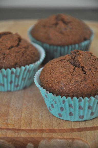 Zdjęcie - Zdrowe i pyszne jaglano - orzechowe muffinki z czekoladą - Przepisy kulinarne ze zdjęciami