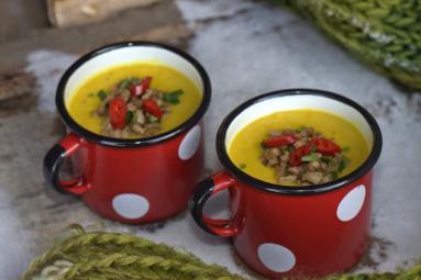 Zdjęcie - Zupa krem z kukurydzy z mięsem mielonym - Przepisy kulinarne ze zdjęciami