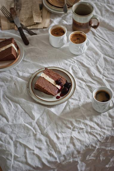 Zdjęcie - Czekoladowy torcik musowy - Chocolate mousse layer cake - Przepisy kulinarne ze zdjęciami
