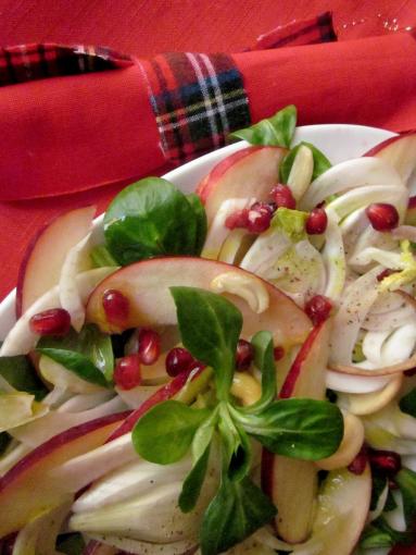 Zdjęcie - Sałatka z kopru włoskiego i jabłka - Przepisy kulinarne ze zdjęciami