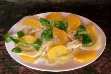 Zdjęcie - Sałatka z kopru włoskiego i pomarańczy - Przepisy kulinarne ze zdjęciami