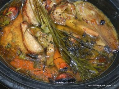 Zdjęcie - Rosół z indyka i kurczaka z wolnowaru - Przepisy kulinarne ze zdjęciami