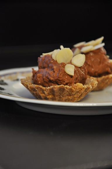 Zdjęcie - Orzechowe kruche babeczki z przepysznym kremem czekoladowo - jaglanym - Przepisy kulinarne ze zdjęciami