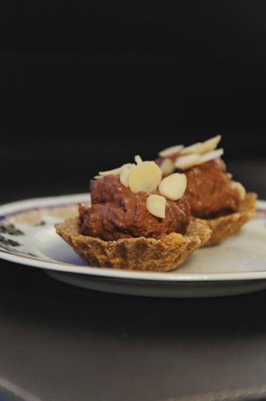 Zdjęcie - Orzechowe kruche babeczki z przepysznym kremem czekoladowo - jaglanym - Przepisy kulinarne ze zdjęciami