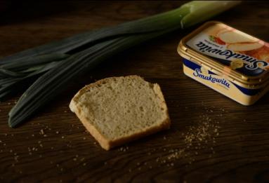 Zdjęcie - Chleb orkiszowy z karmelizowanym porem - Przepisy kulinarne ze zdjęciami