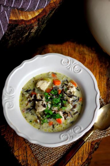Zdjęcie - Zupa z kurczakiem i dzikim ryżem - Przepisy kulinarne ze zdjęciami