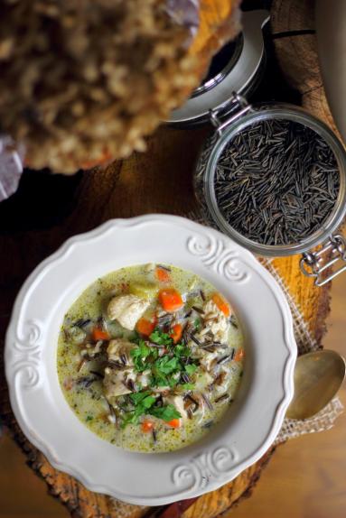 Zdjęcie - Zupa z kurczakiem i dzikim ryżem - Przepisy kulinarne ze zdjęciami